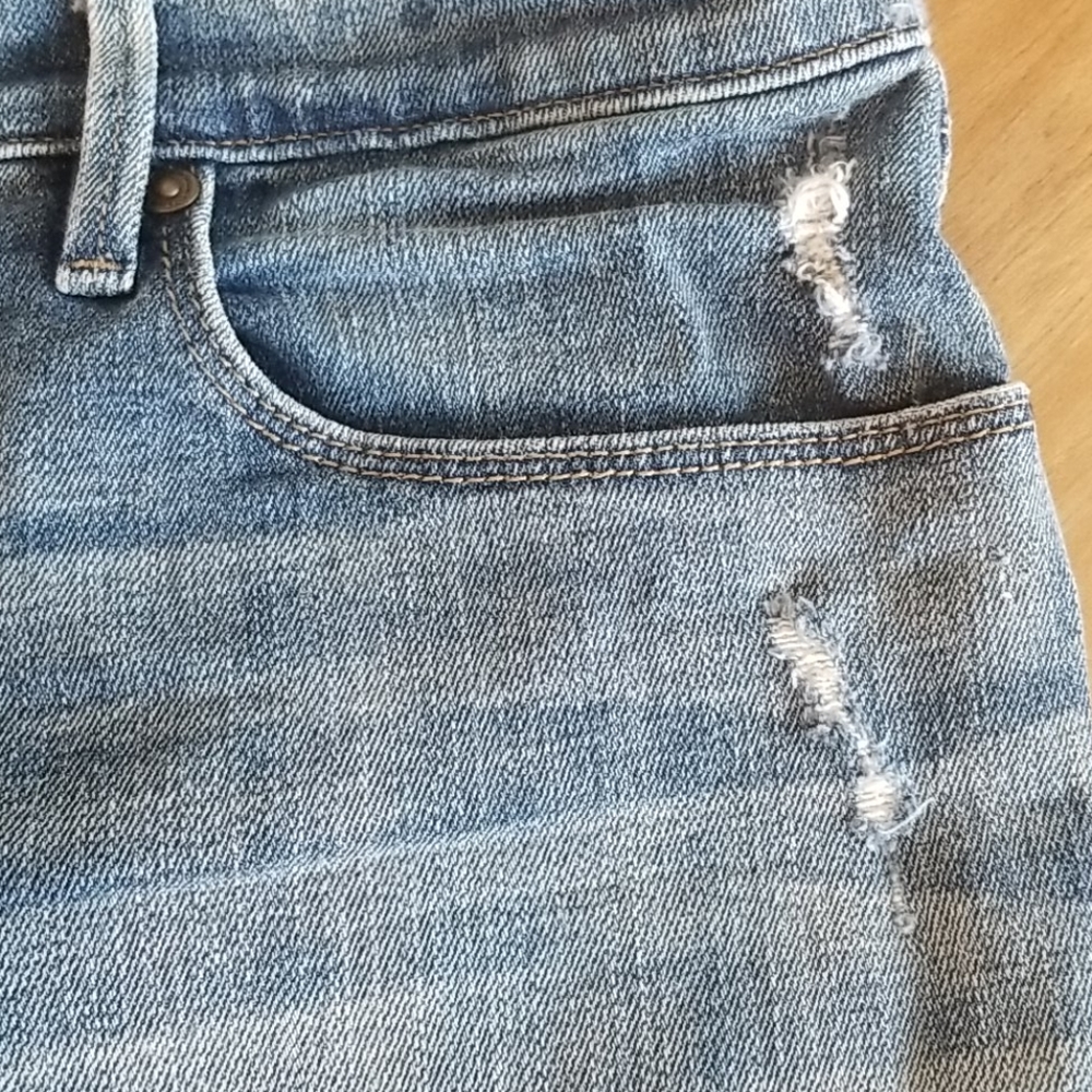 LOFT Blue Jean Shorts, Cuffed, Medium Wash, Size 8, 6.5" Inseam, EUC - Picture 4 of 7